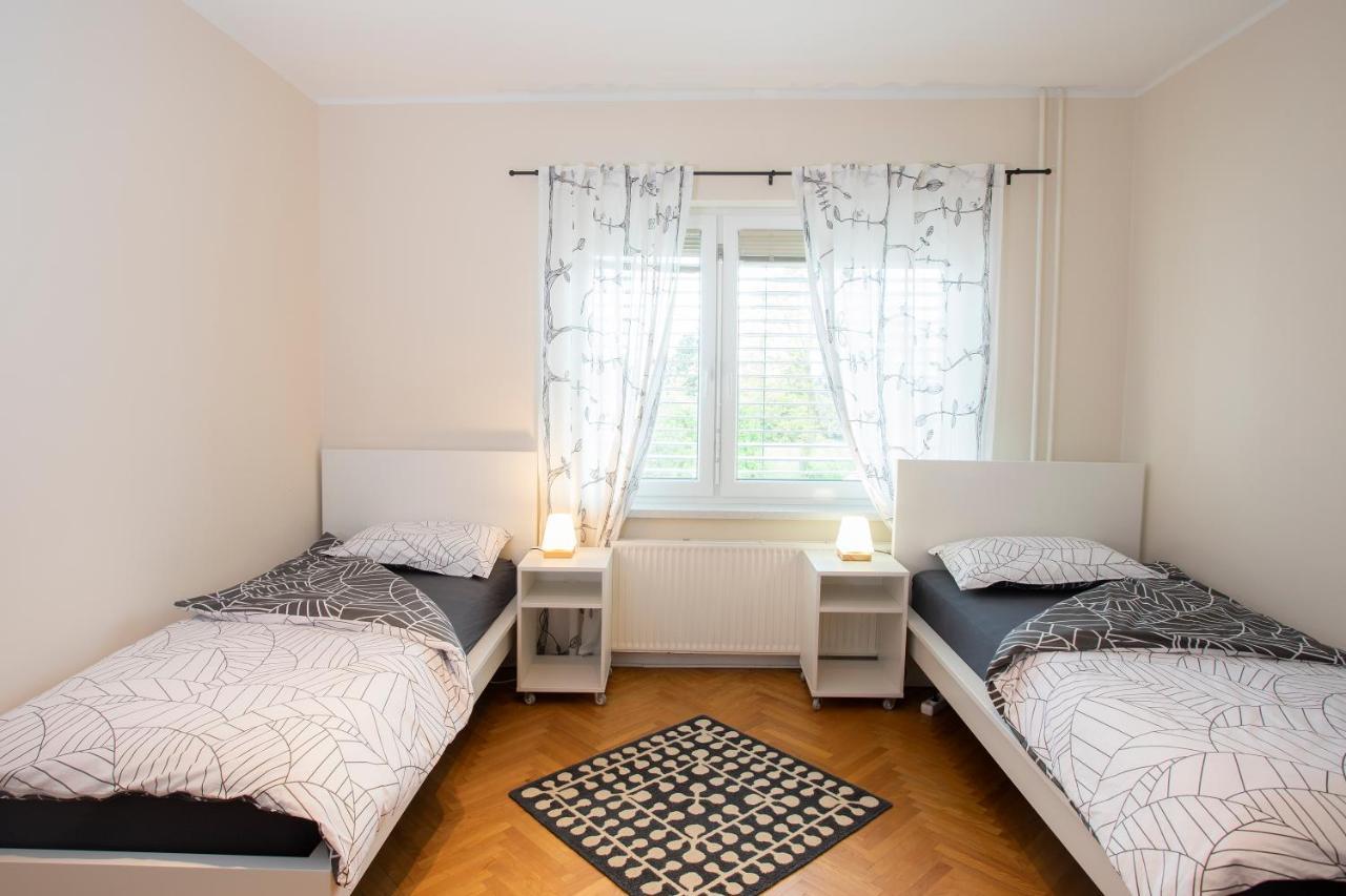Apartment Rozalija Zirovnica ภายนอก รูปภาพ