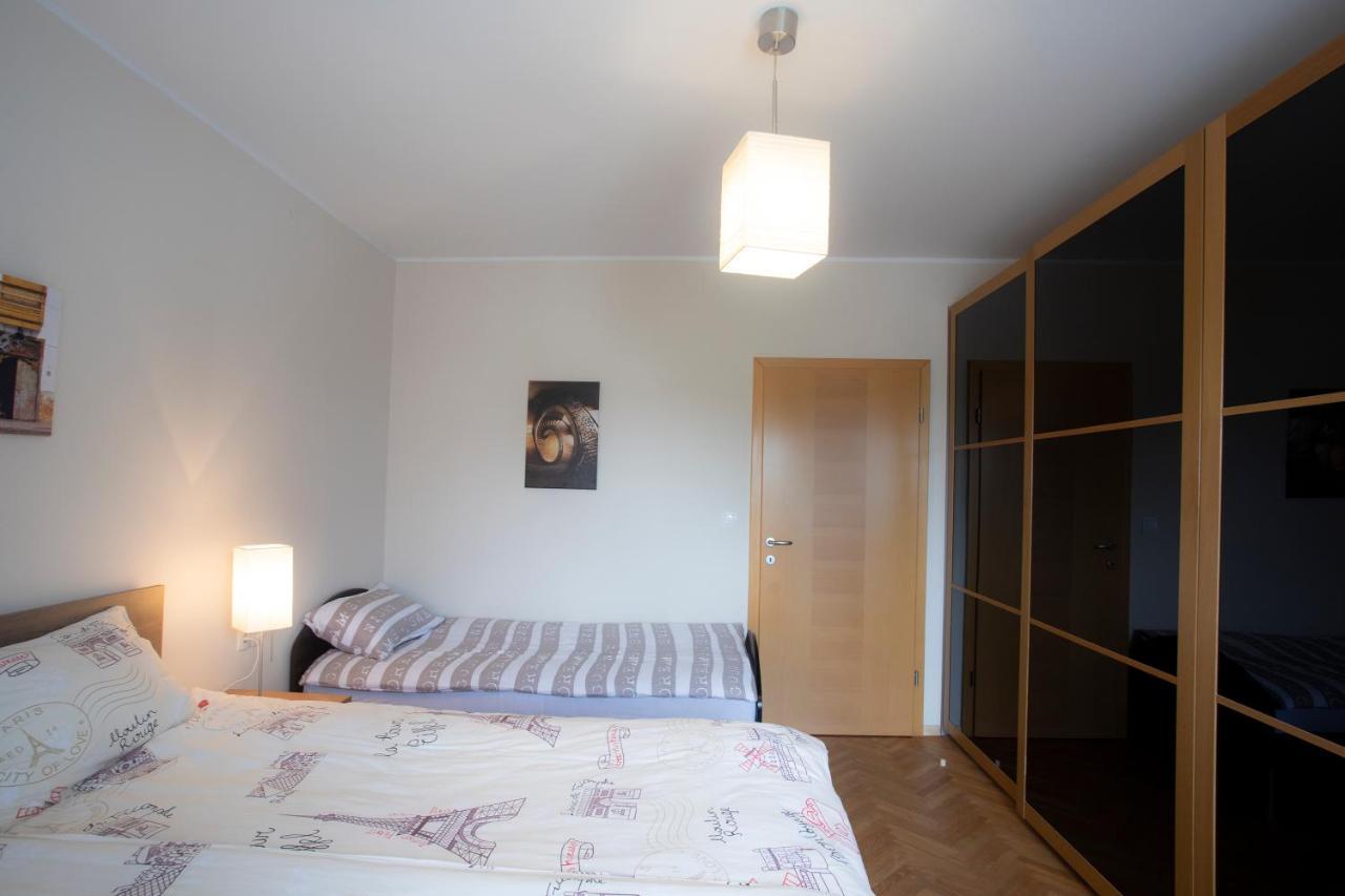 Apartment Rozalija Zirovnica ภายนอก รูปภาพ